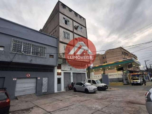 Apartamento em frente ao Metro, 3 quartos sendo 1 dependência.