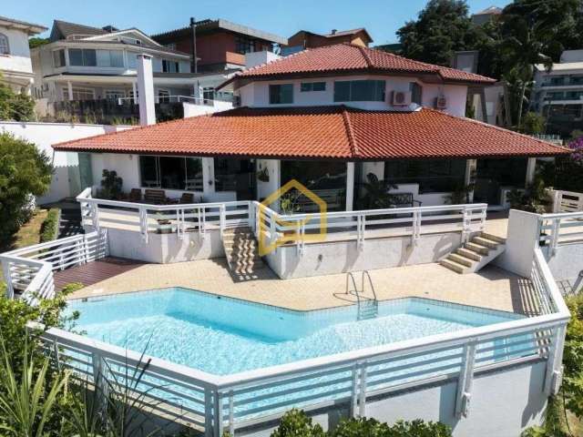 Residência com vista panorâmica em Coqueiros, Florianópolis.