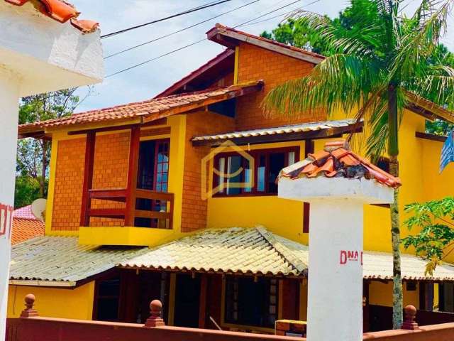 Casa no Ribeirão da Ilha 7 dormitorios, 4 banheiros, 2 vaga garagem e 300m2