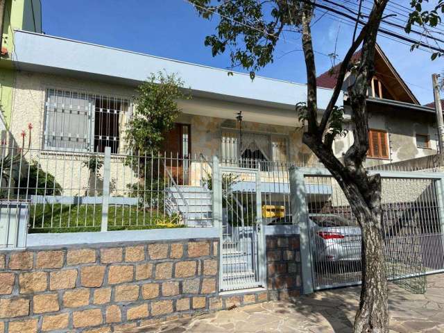 Casa com 5 quartos à venda na Travessa Anunciada, 69, Vila Ipiranga, Porto Alegre por R$ 780.000