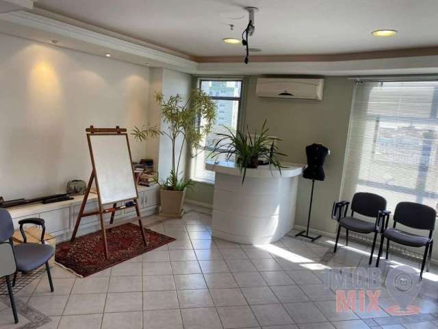 Sala comercial à venda na Rua Felicíssimo de Azevedo, 53, Auxiliadora, Porto Alegre por R$ 225.000