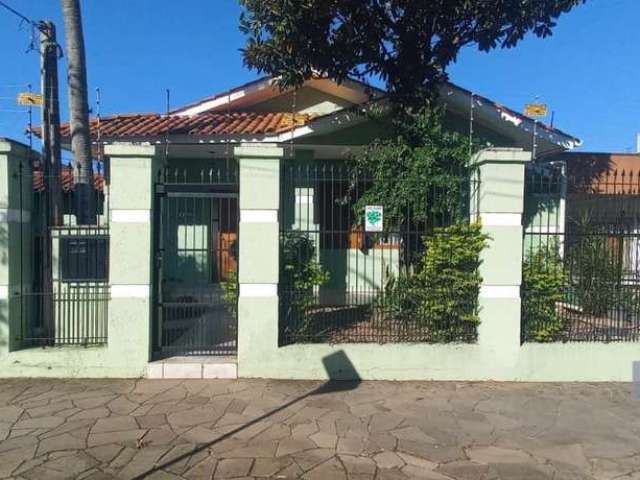 Casa com 3 quartos à venda na Avenida Benno Mentz, 884, Vila Ipiranga, Porto Alegre por R$ 1.100.000