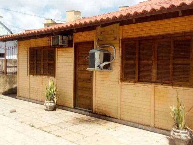 Casa com 4 quartos à venda na Avenida Edu Las Casas, 880, Parque Santa Fé, Porto Alegre por R$ 400.000