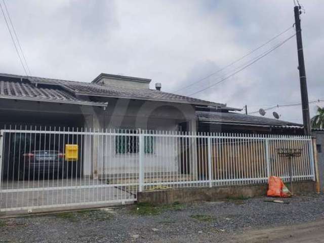 Casa para Locação em Joinville, Paranaguamirim, 2 dormitórios, 1 banheiro, 1 vaga