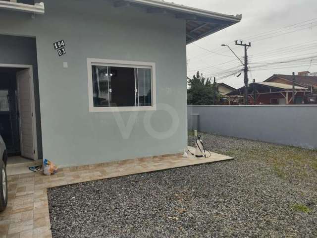 Casa Geminada para Locação em Joinville, Paranaguamirim, 2 dormitórios, 1 banheiro, 2 vagas