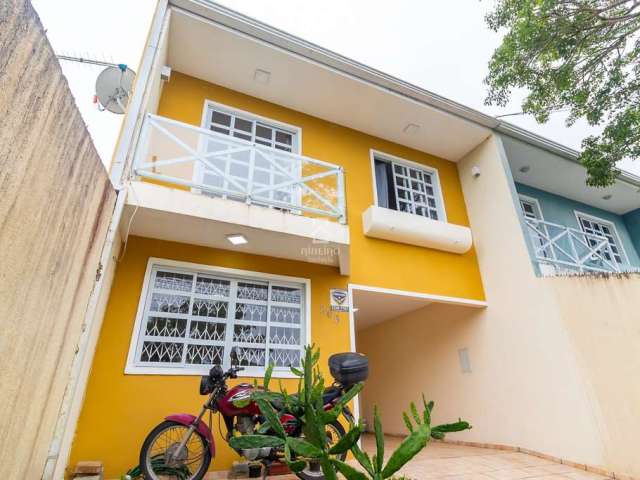 Casa com 3 quartos à venda na Rua Tomazina, 305, Bom Jesus, São José dos Pinhais por R$ 650.000