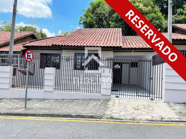 Casa com 3 quartos para alugar na SETE DE SETEMBRO, 787, Centro, São José dos Pinhais por R$ 1.850