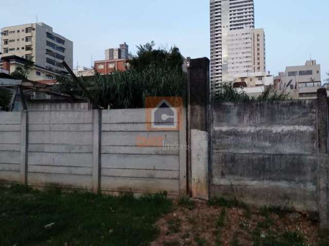 Terreno à venda em região Central