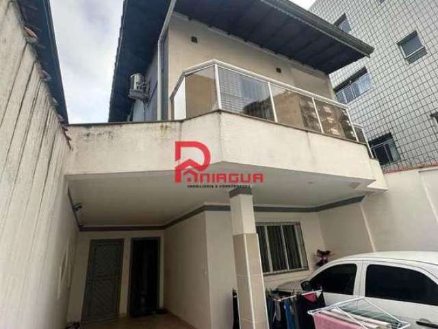 Sobrado com 3 dorms, Caiçara, Praia Grande - R$ 685 mil, Cod: 5530