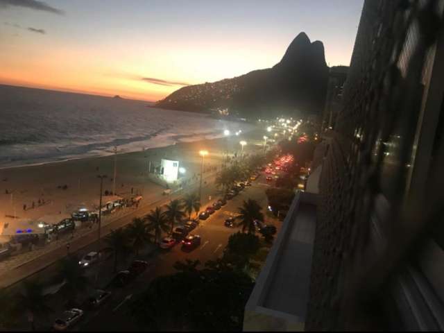 Cobertura Única à venda no Leblon em sua Avenida Delfim Moreira com seus 812m2 Frontal Mar em uma das Praias mais lindas do Rio de Janeiro. Garanta este imóvel : Ligue +55 21 988412972 -