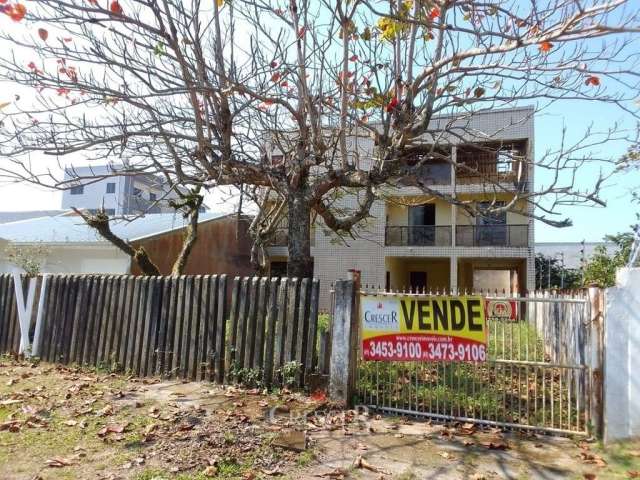 Sobrado tríplex para venda no Balneário Betaras