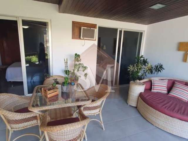 Barra da Tijuca - Ótimo  apartamento  de frente , 102 M² - com 2 quartos 1 suíte , sala em 2 ambientes , cozinha com armários, Dep. completa , varandão ,1 vaga de garagem .