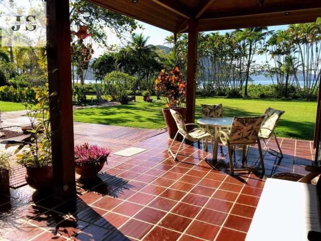 Linda casa de alto padrão pé na área, Praia Dura em Ubatuba -SP