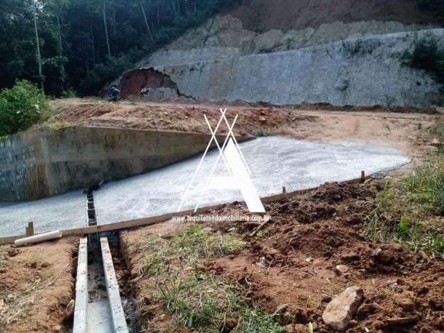 Terreno ideal para depósito/galpão na BR 116 (Teresópolis, bairro Três Córregos)