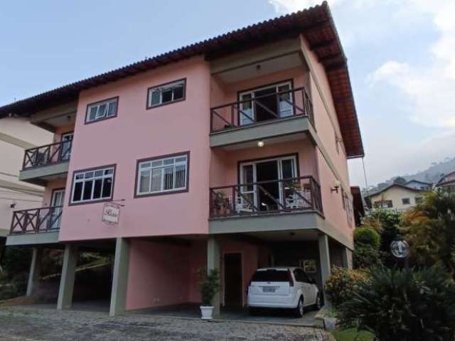 Linda Casa com 3 Suítes + Dependência Completa. Portaria 24hrs. Lazer Completo!