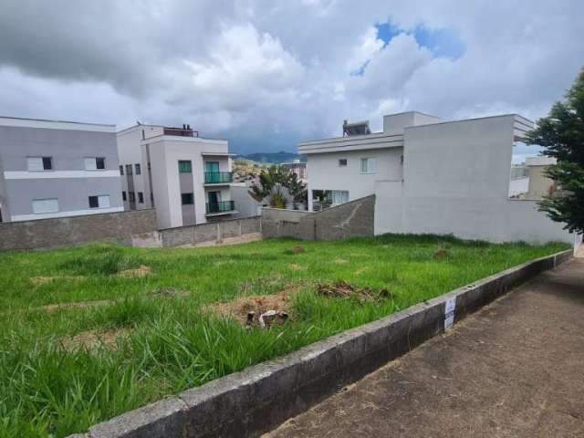 Terreno à venda no Jardim Carolina, Poços de Caldas  por R$ 350.000