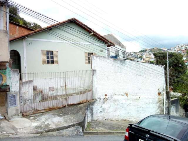 Casa com 3 quartos à venda no São João, Poços de Caldas , 148 m2 por R$ 240.000