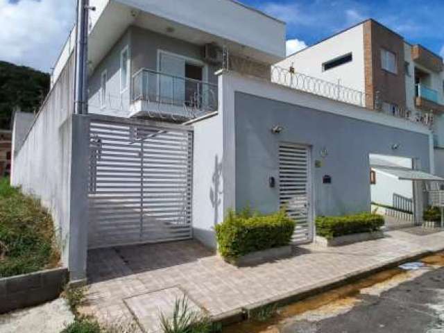 Casa com 3 quartos à venda na Chácara dos Cravos, Poços de Caldas , 195 m2 por R$ 1.550.000