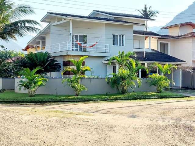 Sobrado com 4 dormitórios à venda, 209 m² por R$ 1.500.000,00 - Massaguaçu - Caraguatatuba/SP