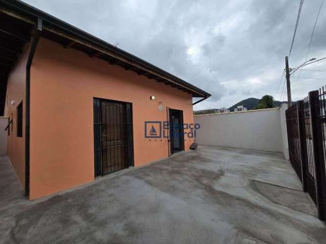 Casa com 4 dormitórios à venda, 180 m² por R$ 700.000,00 - Martim de Sá - Caraguatatuba/SP