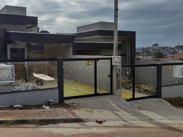 Linda casa no Costeira/Araucária,  88M²; Três quartos (um suíte);  Sala; Cozinha; Banheiro; Lavanderia; Garagem ; laminado R$ 540.000,00