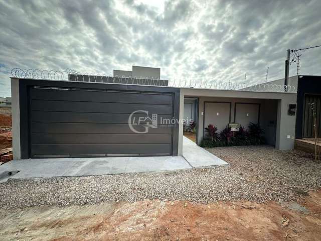 Casa com um lindo jardim e espaço para piscina