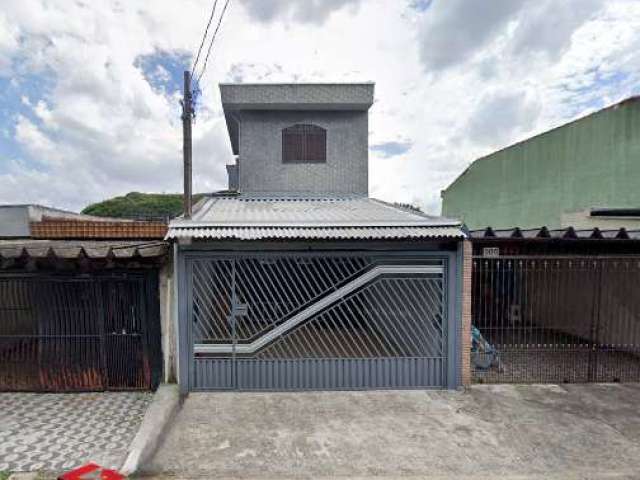 Sobrado com 254m² no Pq. Capuava em Santo André - SP.