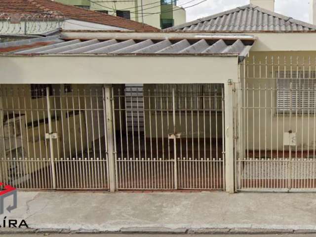 Casa térrea com 256m² localizado no Bairro Rudge Ramos em São Bernardo do Campo/SP.