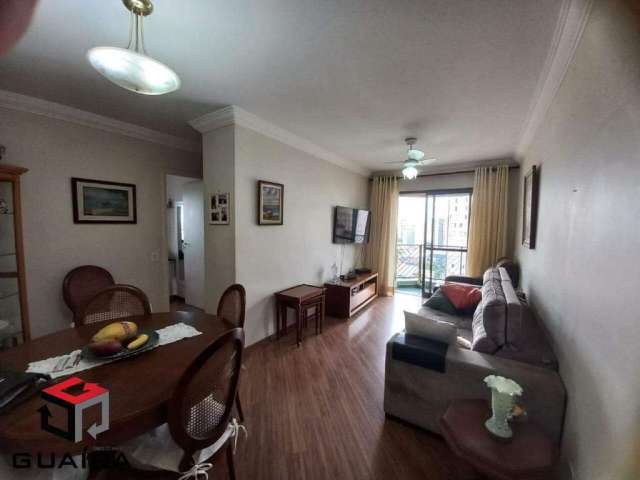 Apartamento Vila Mariana, 2 dormitórios e 1 suíte, banheiro social, sala com sacada, cozinha, lavanderia, 1 vaga fixa. Lazer com piscina.