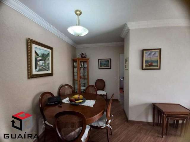 Apartamento Vila Mariana, 2 dormitórios e 1 suíte, banheiro social, sala com sacada, cozinha, lavanderia, 1 vaga fixa. Lazer com piscina.