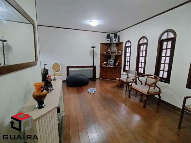 Ótima casa á venda com 3 quartos no Planalto Paulista.