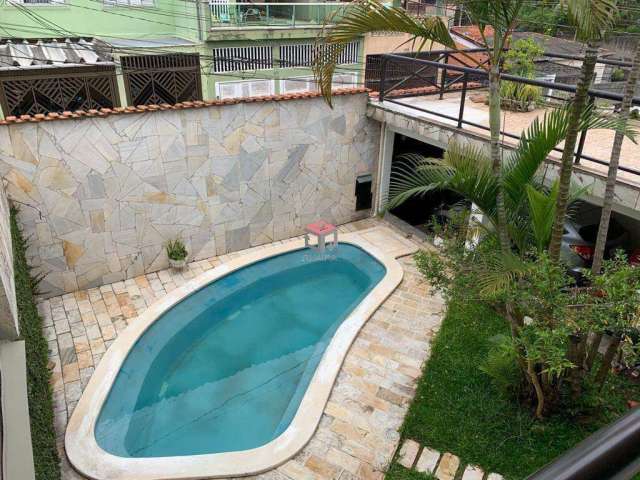 Sobrado com 250m² com piscina localizado no Bairro Independência em São Bernardo do Campo/SP.