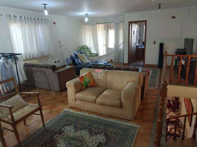 Casa com 400m² localizado no Bairro Santa Terezinha em São Bernardo Do Campo- SP.