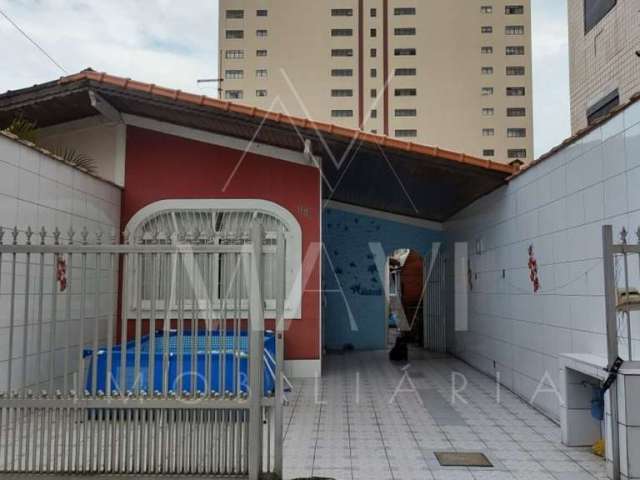 Casa com 2 dormitórios com edícula em Caiçara, Praia Grande/SP