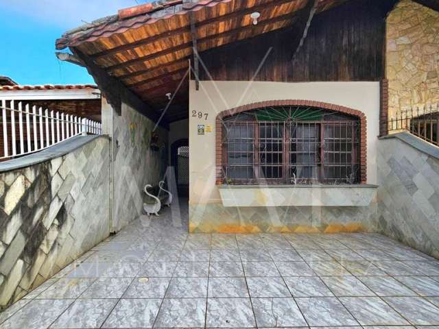 Casa 2 Dormitórios para Reformar quadra da praia  em Imperador, Praia Grande/SP