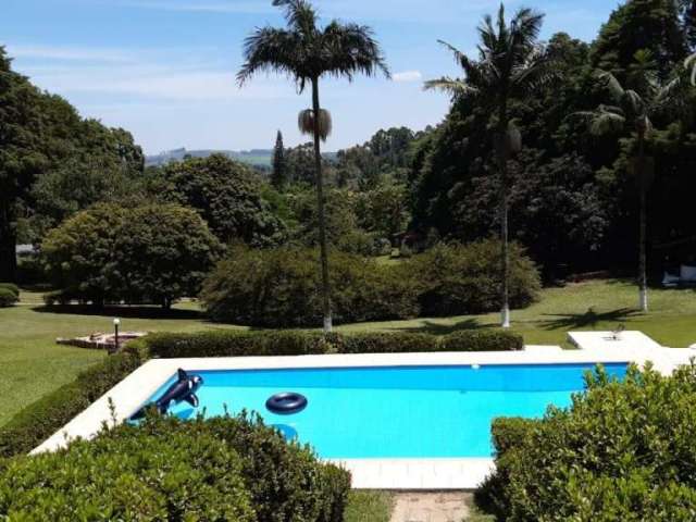 Cabreúva : Chácara a venda com área de 9249m² com Piscina Quadra e Área Gourmet