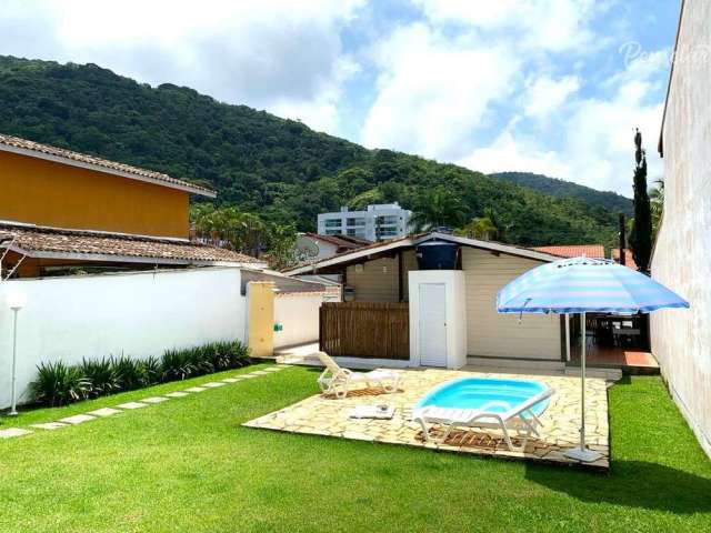 Ubatuba - Toninhas : Casa com 3 dormitórios, 1 suíte, piscina e espaço gourmet.