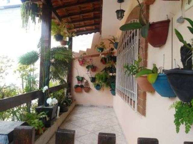 Excelente Casa Assobradada com Tres Dormitorios sendo uma Suite