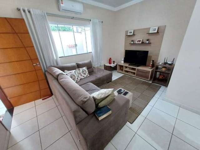 Casa com 3 dormitórios à venda, 100 m² por R$ 450.000,00 - Jardim Flora Rica - Marília/SP