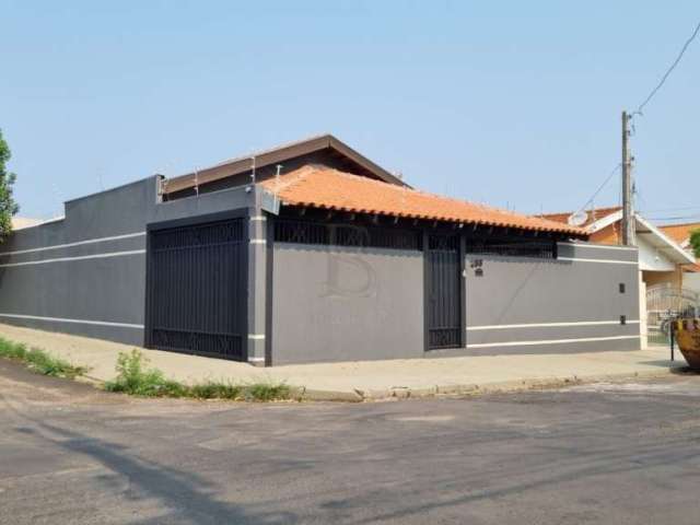 Casa com 3 dormitórios e  1 suíte, 240 m² por R$ 400.000 - Parque São Jorge - Marília/SP