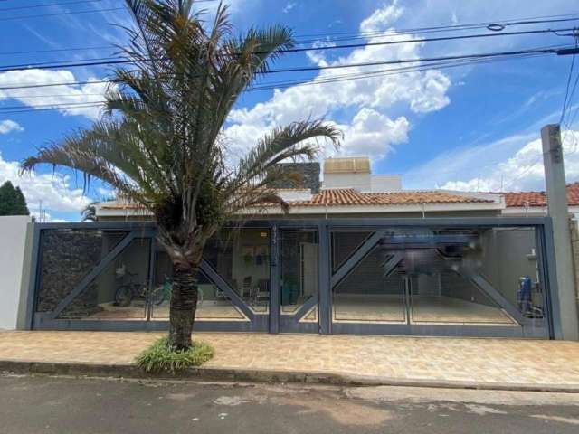 Casa com 4 dormitórios à venda, 290 m² por R$ 930.000,00 - Jardim São Domingos - Marília/SP