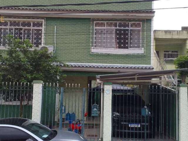 Casa com 3 dormitórios para alugar, 200 m² por R$ 3.150,00/mês - Jardim Sulacap - Rio de Janeiro/RJ