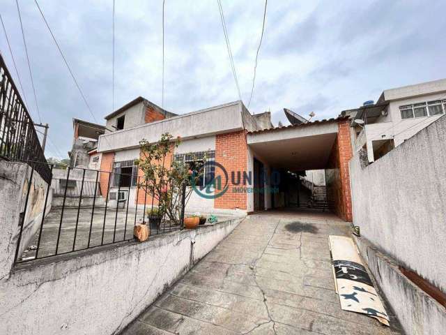 Casa junto ao Comércio e Condução - 2 Quartos com garagem