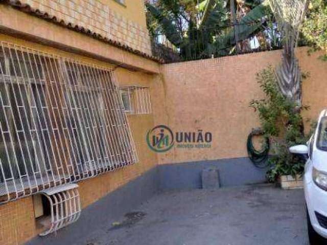 Ótima casa duplex, com 3 dormitórios em pequeno condomínio, ótima localização !