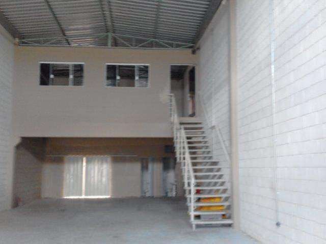 Barracão 290 m² / 03 Wc sociais/ Mezanino/ Zona Oeste