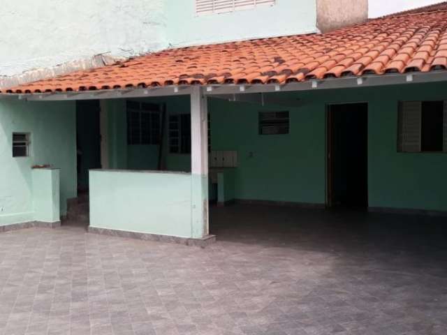 Sobrado 4 dorm./ Quintal amplo/ 06 vagas/ Jd. Simus