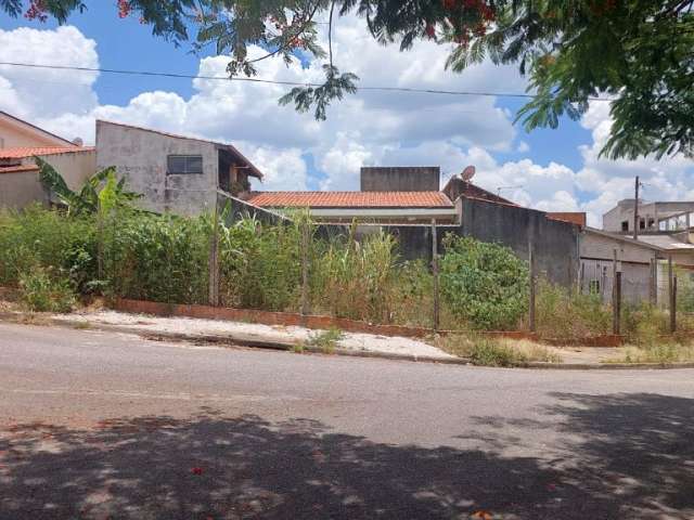 Terreno plano de esquina à venda/150 m²/ Parque das Laranjeiras/ Ac. Av. Itavuvu