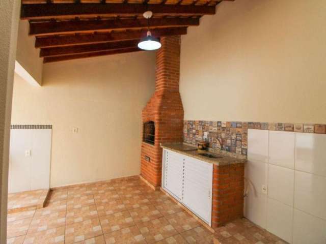 Excelente casa no Jd. Tropical/ 2 Dorm./ Planejados/ Espaço Gourmet/ 3 Vagas