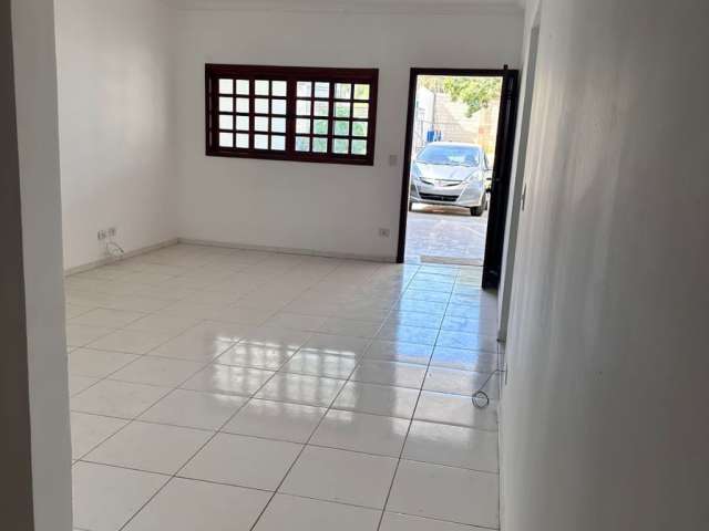 Casa térrea/ 151 m²/ 3 Suítes/ Área gourmet/ Quintal/ Ac. Av Ipanema/ Só 618 mil