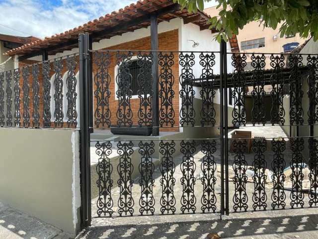 Casa térrea totalmente reformada/ 3 Dorm./ Suíte/ 4 Vagas/ Ac. Av. Itavuvu